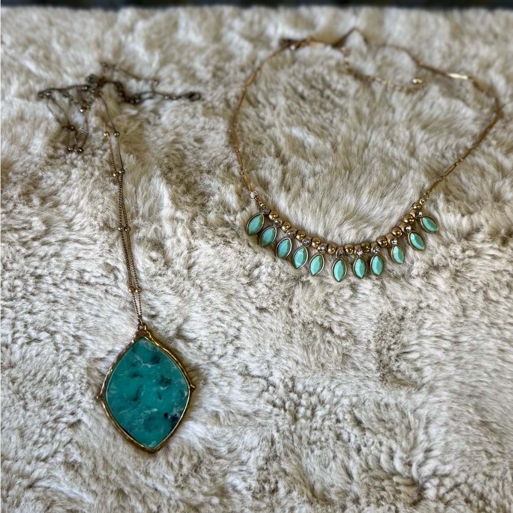 Elegant Turquoise-like and Gold Necklace Set